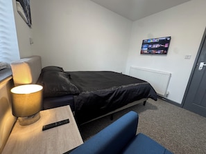 Standard Double Room, 1 Double Bed with Sofa bed | Soundproofing, free WiFi - Gate Lodge - Private En-suite rooms (King's Lynn)
