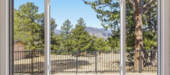 Updated w/ new hot tub: close-in w/ views on 2 acres! & Outdoor activities