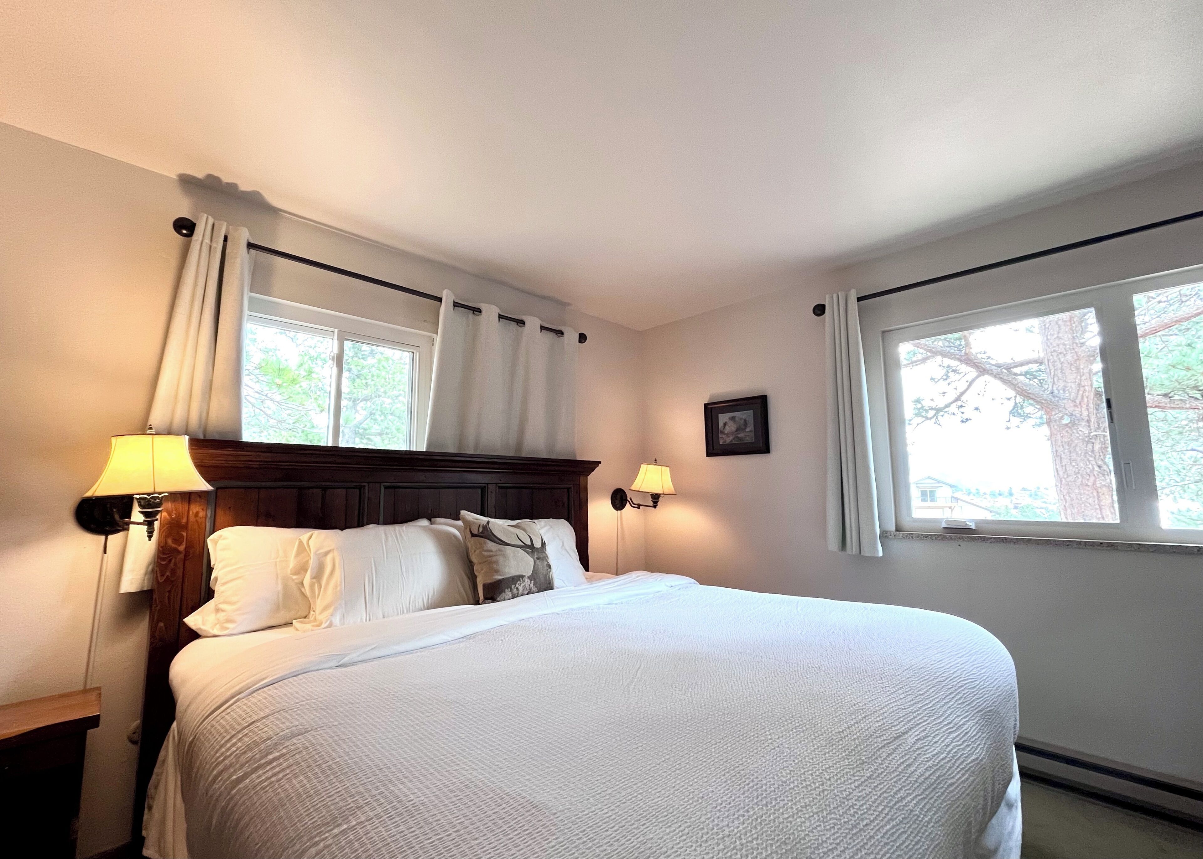 3 chambres, bureau, fer et planche à repasser, lit parapluie