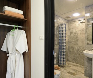 Apartamento conforto, sacada, vista para a montanha | Banheiro
