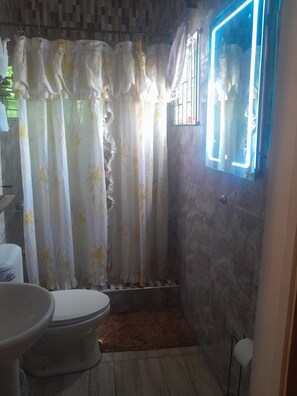 Handtücher, Seife, Toilettenpapier