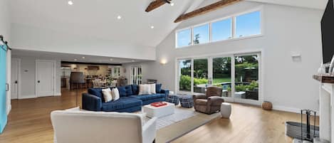 Smart-TV, peis og stereoanlegg