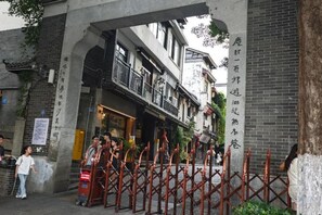 Unclassified image, 2 of 33, button - Vienna IFS Changsha Wuyi Square Store (Changsha)