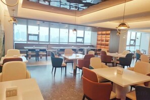 Unclassified image, 5 of 33, button - Vienna IFS Changsha Wuyi Square Store (Changsha)