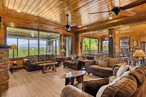 Caminetto, videogiochi, tavolo da calcetto