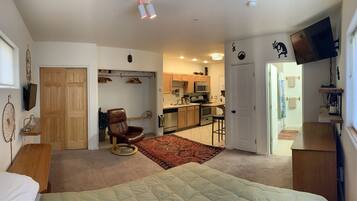 1 chambre, bureau, fer et planche à repasser, Wi-Fi gratuit