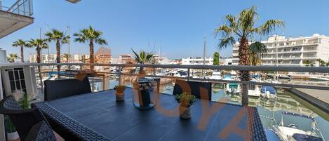 تناول الطعام بالخارج