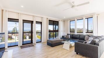 Smart TV, DVD player, books, stereo