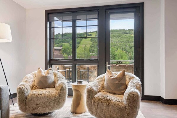 TV, fireplace - Solaris 3A East - 3BR (Vail)