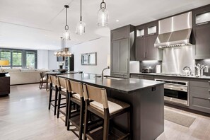 Refrigerador, microondas, parrilla de estufa y lavavajillas