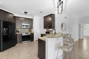 Fridge, microwave, stovetop, dishwasher - Gated Resort+Heated Pool+Hot Tub+15 Min to Disney (Davenport)