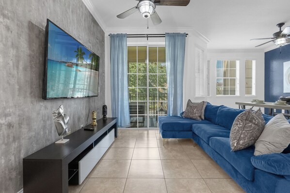 Smart TV - 10% OFF 7-Night Disney Escape! Cute Patio + Poolside Fun! (Davenport)