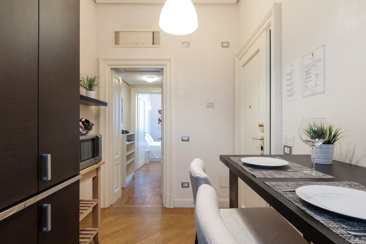 Suite estudio (Rossini II) | Cocina privada | Refrigerador con congelador, microondas, horno y parrilla de estufa