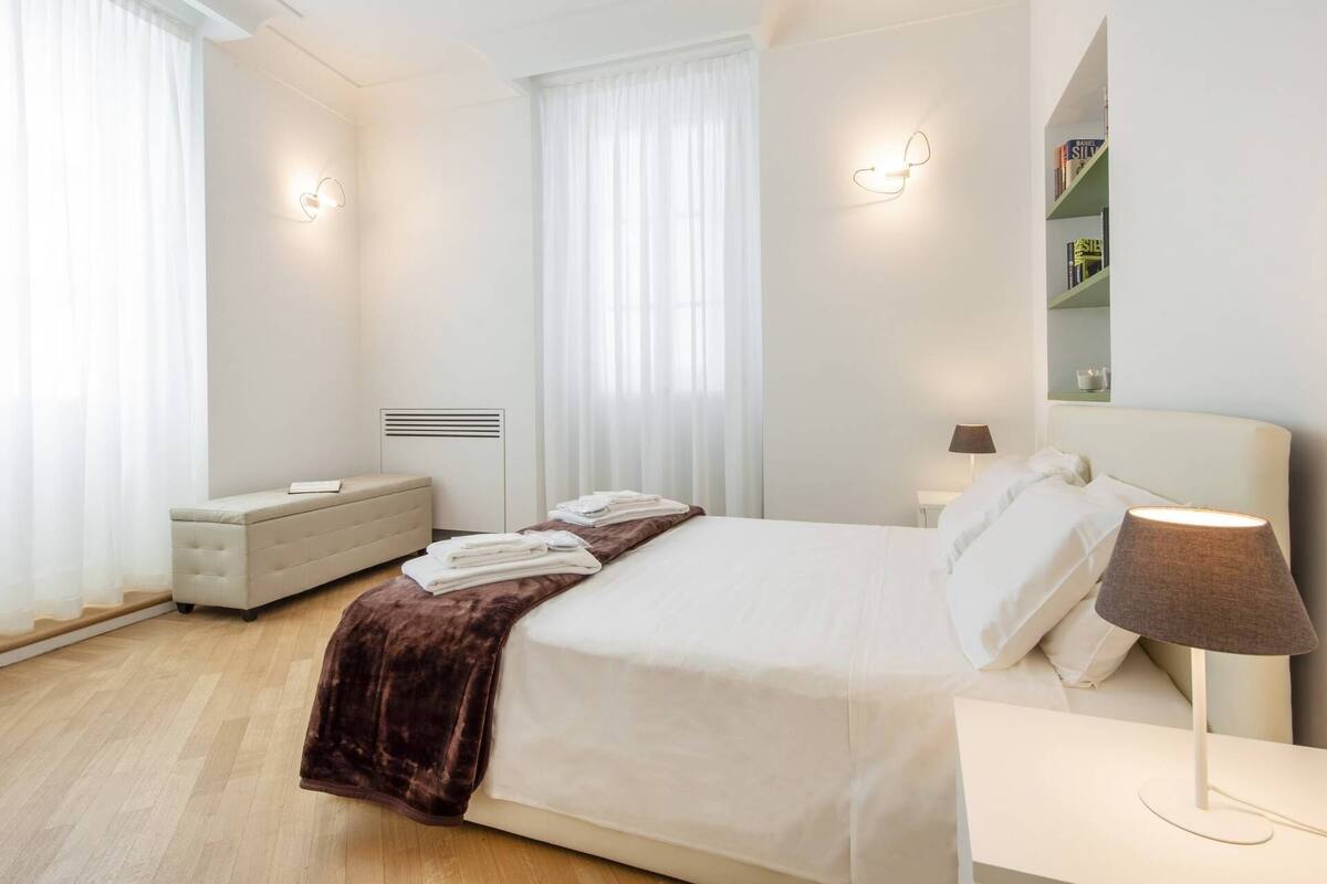 Rossini V | In-room safe, blackout drapes, iron/ironing board, WiFi (free)