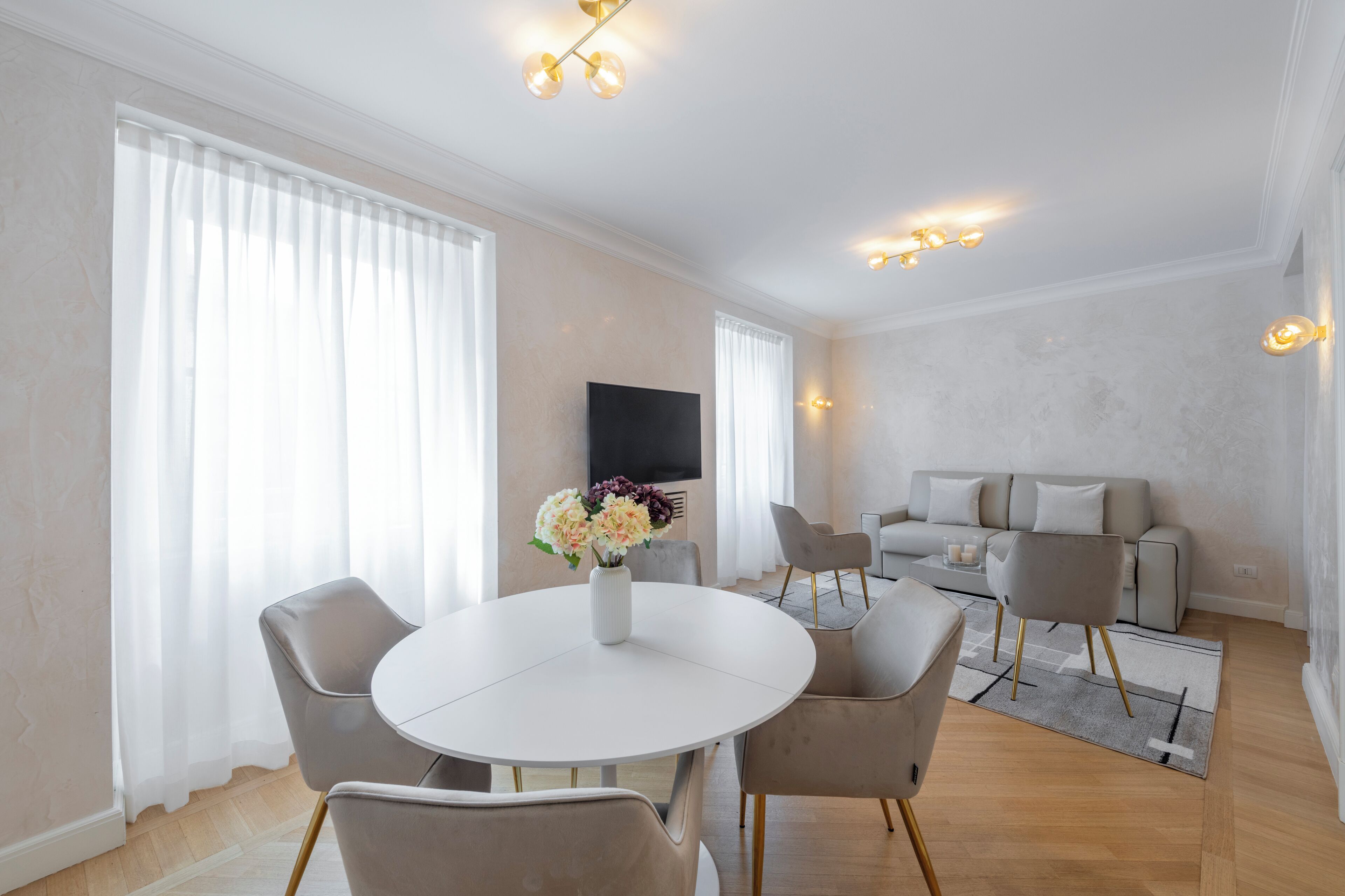 Suite Rossini 10 | Living area | TV