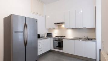 Suite Galilei 2 | Dapur pribadi | Lemari es besar, microwave, oven, dan kompor