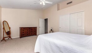 5 habitaciones, tabla de planchar con plancha, wifi y ropa de cama 