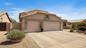 Exterior - Spacious 5-bedroom house in amazing Cave Creek with fitness room, WiFi (Cave Creek)