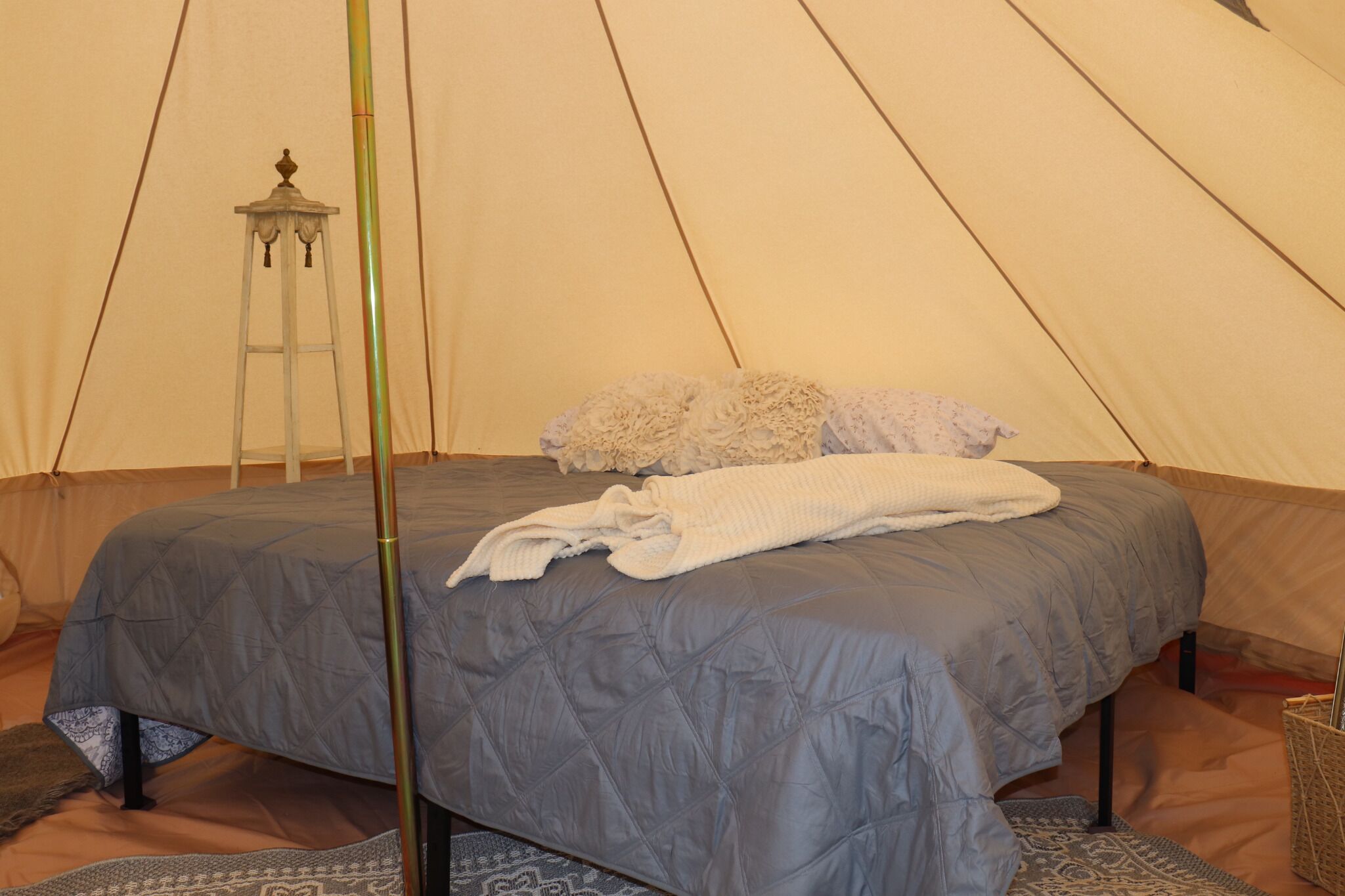 1 bedroom, bed sheets