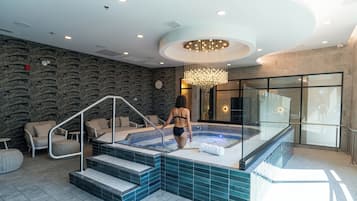 室內 SPA 浴池