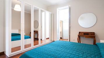 3 bedrooms, desk, iron/ironing board, WiFi