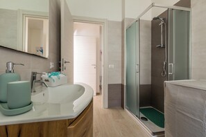 Hair dryer, towels - Mary House by BarbarHouse (Talsano)