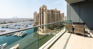 아파트, 흡연 | 3 개의 침실