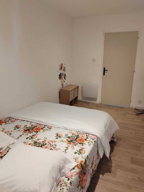 3 bedrooms, WiFi - Provencal house for 14 sleeps with private garden. Perfect for family gatherings (La Crau)
