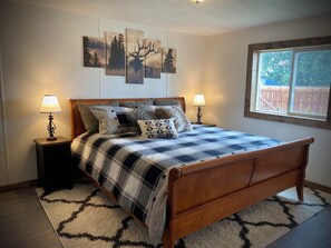 3 bedrooms, iron/ironing board, WiFi, bed sheets - The Man Cave. Perfect for traveling workers and a great place for families (Greybull)