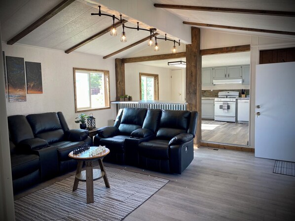 Smart TV - The Man Cave. Perfect for traveling workers and a great place for families (Greybull)