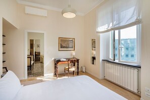 2 bedrooms, cots/infant beds, free WiFi, bed sheets - Mazzini Gallery Suite in Genova  (Genoa)