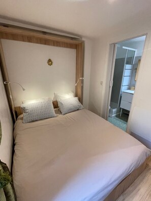 1 bedroom, WiFi, bed sheets - Le Logis du Renard, cosy apartment 10 minutes from the Château de Versailles! (Le Chesnay-Rocquencourt)