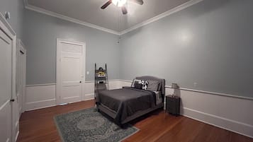3 habitaciones, tabla de planchar con plancha, wifi y ropa de cama