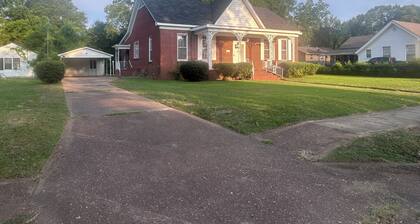 Magnolia State Winter Escape – Beautiful 3BR Family Home