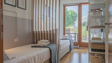 2 bedrooms, iron/ironing board, free WiFi