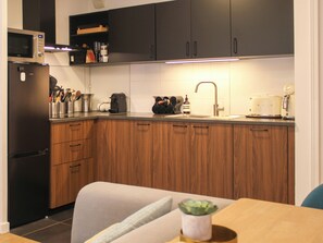 Réfrigérateur, micro-ondes, four, lave-vaisselle