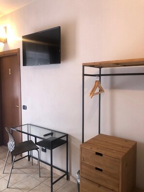 Double or Twin Room, Balcony, Lake View | Desk, free WiFi - Locanda Da I Baldi (Laveno Mombello)