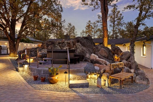 Boulder Bungalow: Comfort, amazing Amenities, Tranquil location + Granite views!