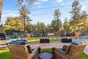 Property grounds - Boulder Bungalow: Comfort, amazing Amenities, Tranquil location + Granite views! (Prescott)