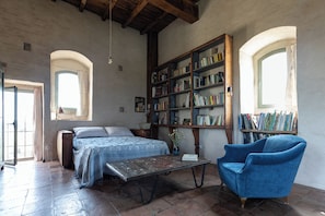 4 habitaciones, tabla de planchar con plancha, wifi y ropa de cama 