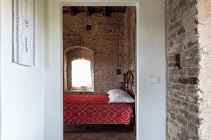 4 habitaciones, tabla de planchar con plancha, wifi y ropa de cama 