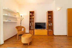 Apartment, Lake View | Living area