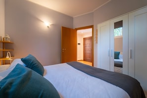 Appartement, vue sur le lac | 1 chambre, fer et planche à repasser, accès au Wi-Fi (inclus)