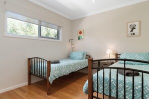 2 bedrooms, desk, iron/ironing board, WiFi