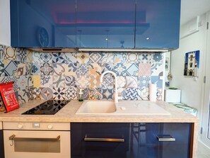 Fridge, microwave, dishwasher, coffee/tea maker