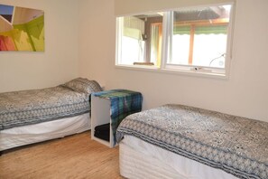 3 bedrooms, desk, iron/ironing board, free WiFi