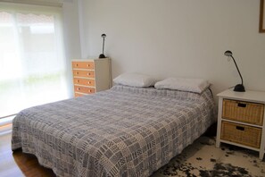 3 chambres, bureau, fer et planche à repasser, Wi-Fi gratuit