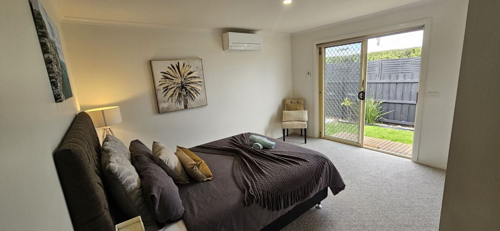 1 bedroom, desk, WiFi