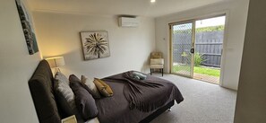 1 bedroom, desk, WiFi