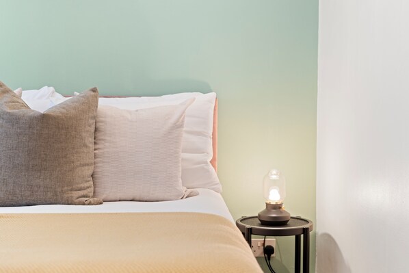 2 bedrooms, iron/ironing board, internet, bed sheets